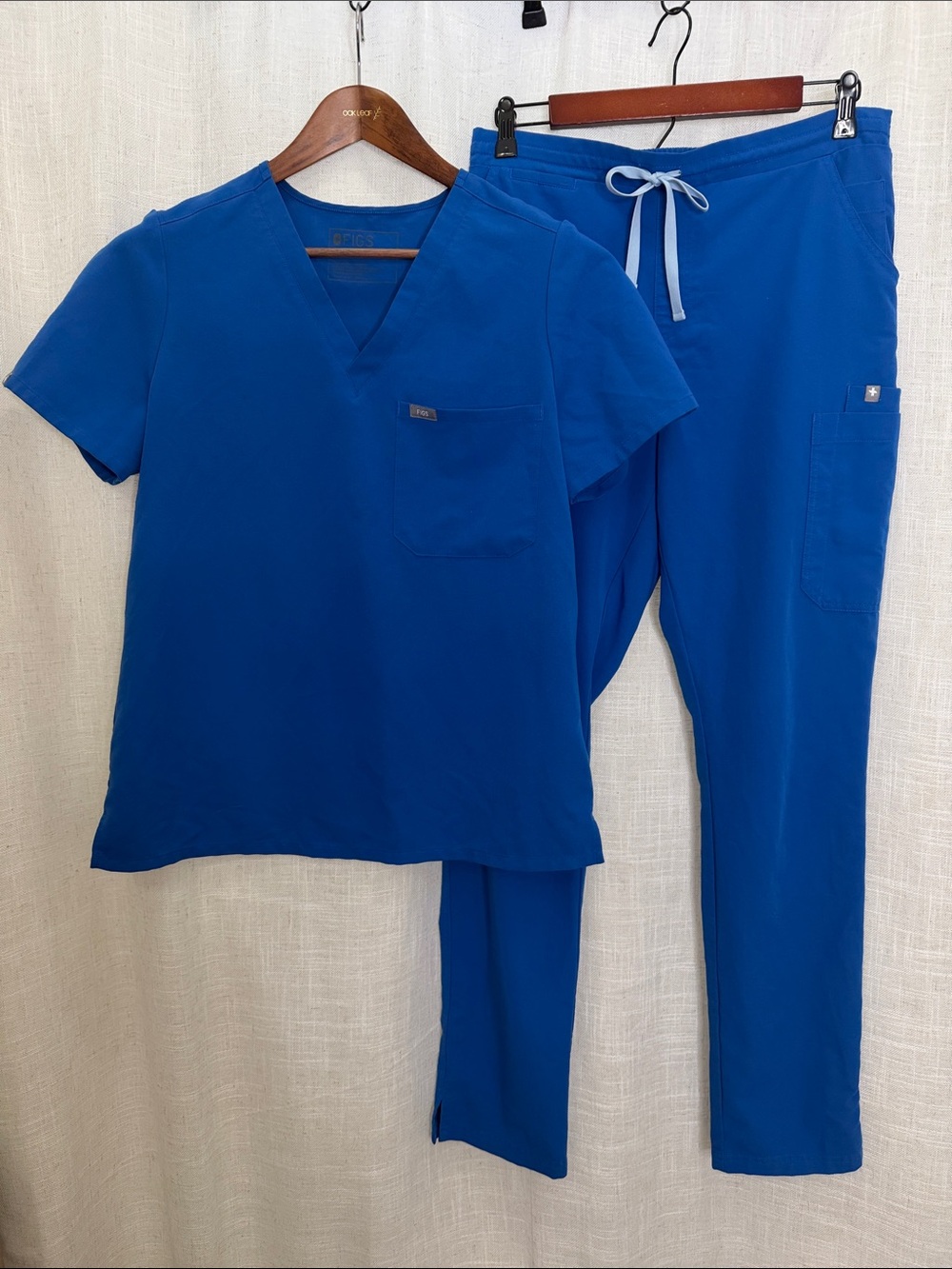 Figs 2-Piece V-Neck Scrub Top & Drawstring Pants Set in Royal Blue